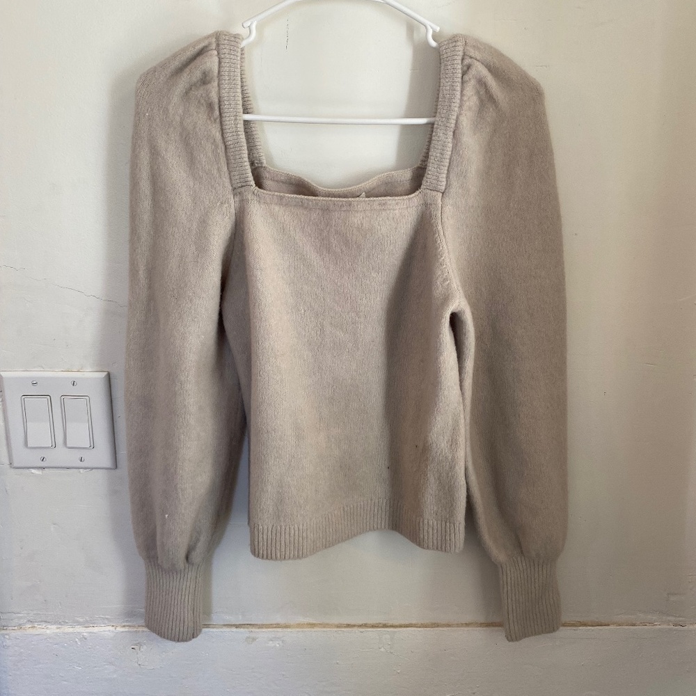 Square neck puff-sleeve blouse